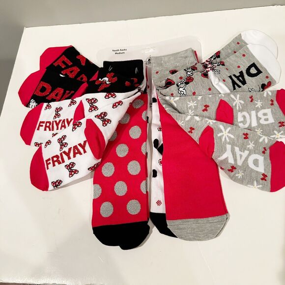 NEW DISNEY PARKS Minnie Mouse Youth Medium Socks 7 Pair Set Days of week Friyay - Picture 8 of 10